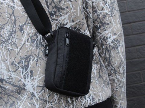 Міні-сумка через плече чорна з патч-панеллю Velcro 2253500 фото